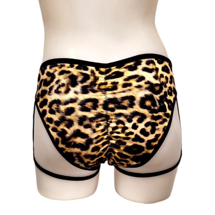 Ella Short in Yellow Leopard
