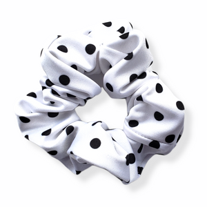 Scrunchie in White Dot