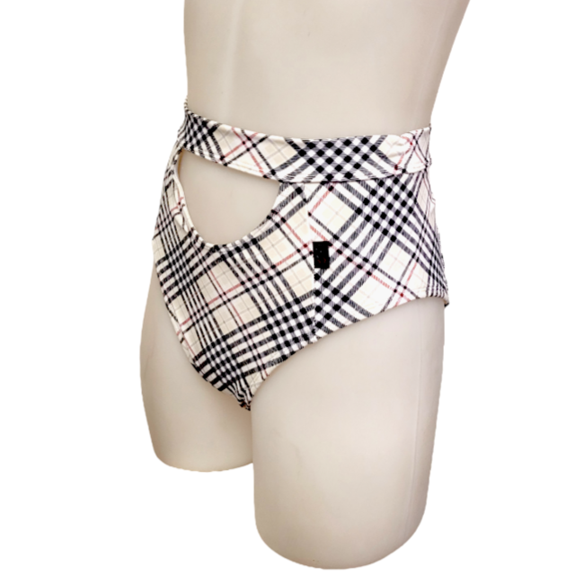 Iris Short in White Plaid